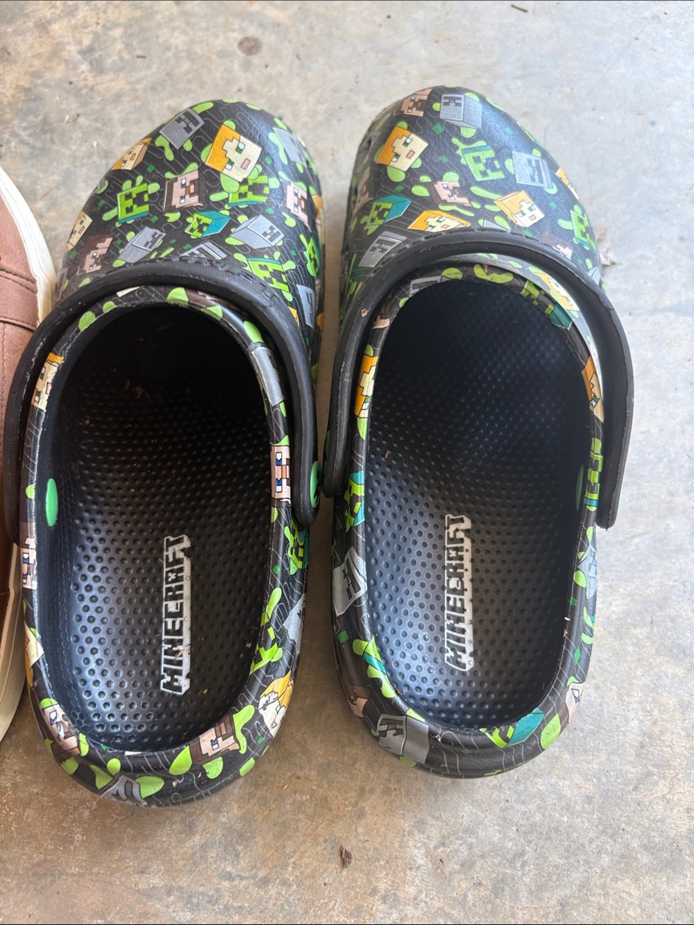 Show bundCat & Jack Navy Slide Sandals, Brown Boat Shoes and Minecraft Clogs Set - Picture 2 of 6